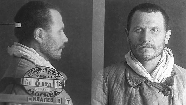 Ficha policial del monje Pavel Mikhalev, arrestado en agosto de 1938 por «contrarrevolucionario»