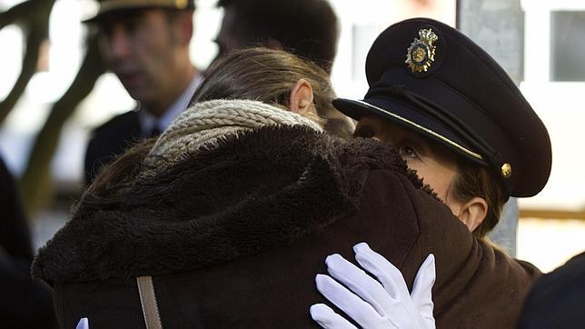 Multitud de personas han pasado por la capilla ardiente de Vanessa Lage en Vigo