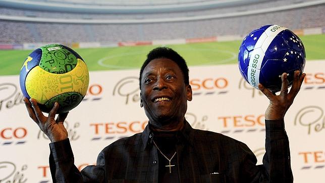 Pelé, en Varsovia durante un acto promocional