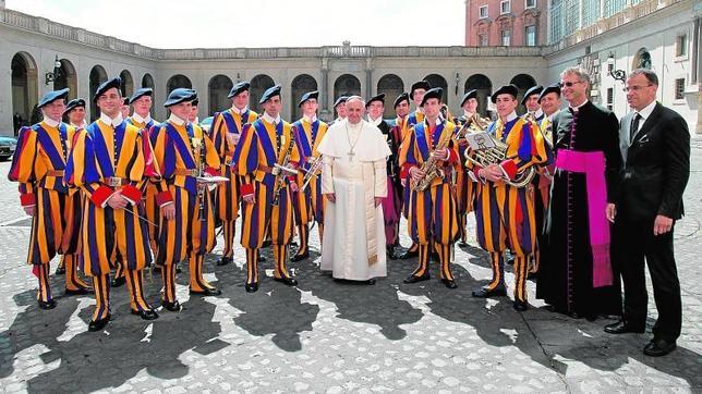 Relevo en el Ejército del Papa