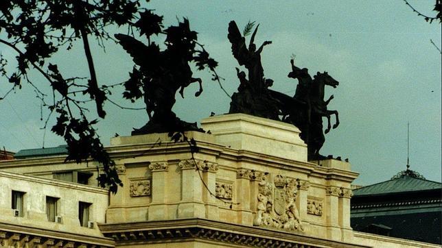 Réplicas en bronce que sustituyeron al conjunto escultórico de mármol que creó Agustín Querol