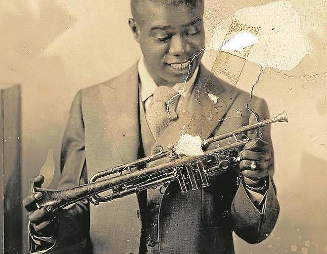 Louis Armstrong, fotografiado después de salir, en 1922, de Nueva Orleans. Se desconoce la fecha de la imagen