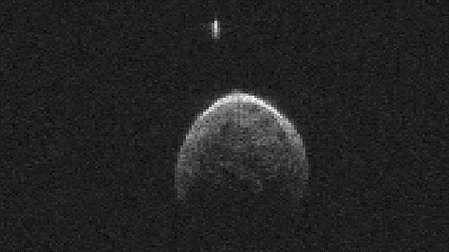 El asteroide 2004 BL86 tiene una pequeña luna