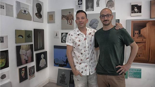 Pedro Alarcón, a la izquierda, junto al artista Ignacio Estudillo, artista de la colectiva «Wunderkammer»