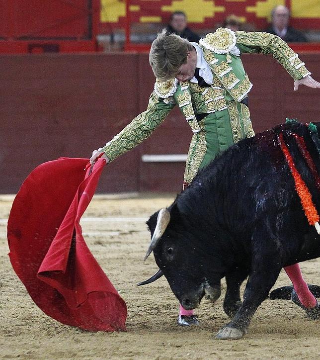 Borja Jiménez se siente en el muletazo