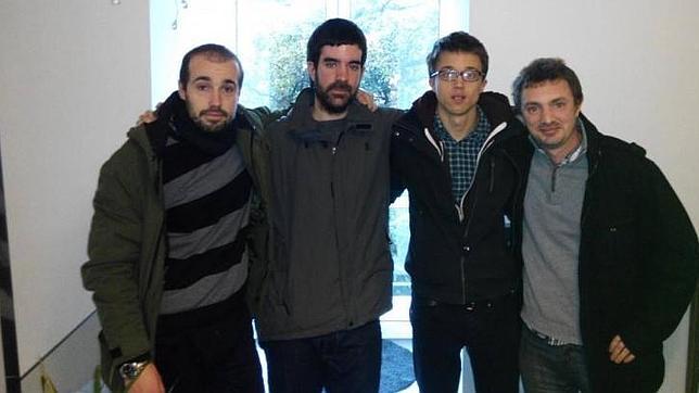Marcos Martínez -con barba- junto al número dos de Podemos, Íñigo Errejón