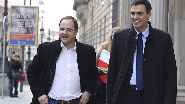 César Luena y Pedro Sánchez