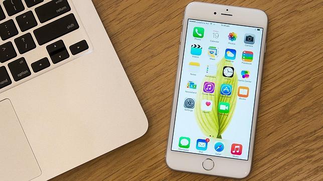 En la imagen el iPhone 6, compatible con Apple Pay
