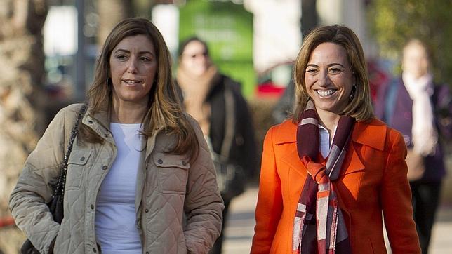 La presidenta de la Junta de Andalucía Susana Díaz y la exministra de Defensa Carme Chacón