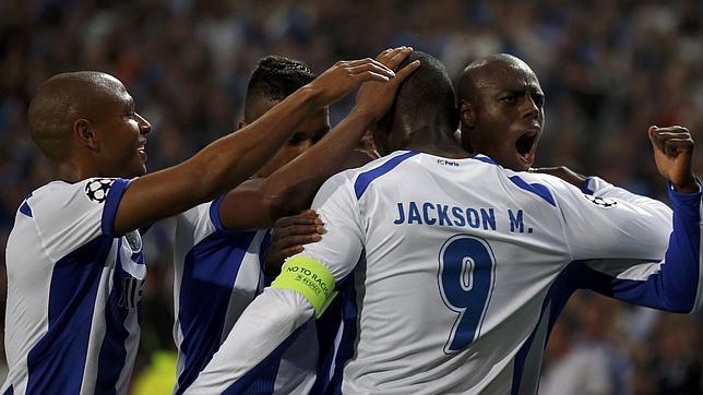 Los jugadores del Oporto celebran el gol de Jackson Martínez al Bayern