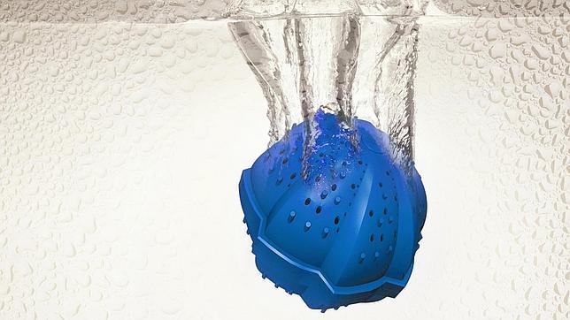 Bola con detergente, empleada para el lavado de ropa