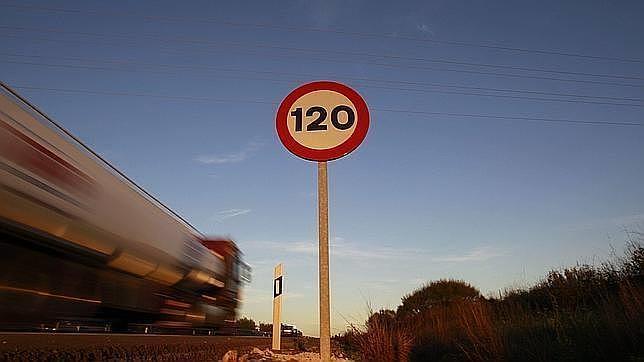 Hay que prestar atención al cinturón de seguridad y al uso del móvil al volante