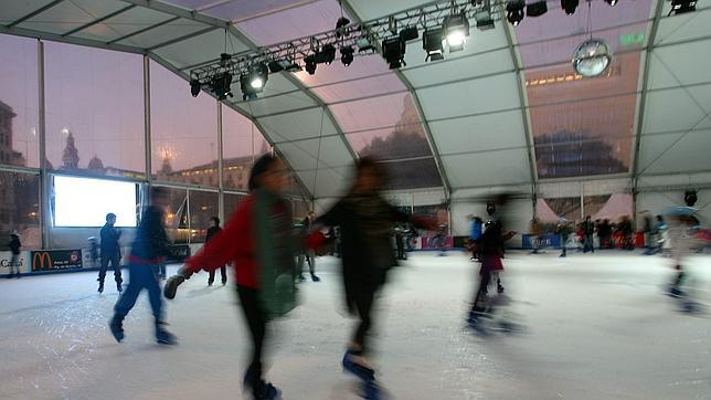 Colau No Autorizara La Pista De Hielo En La Plaza Cataluna De Barcelona