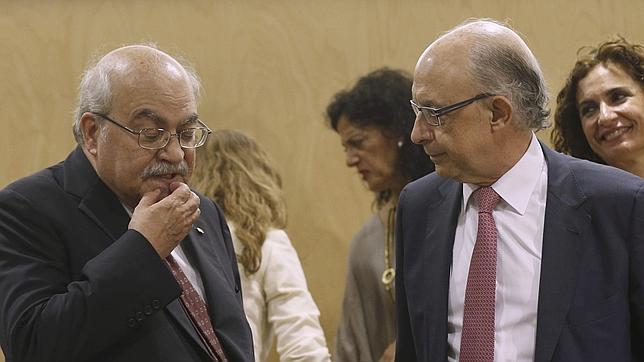 Cristóbal Montoro junto al consejero de Hacienda de Cataluña, Andreu Mas-Colell
