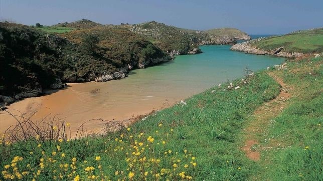 Diez playas en España perfectas para ir con niños