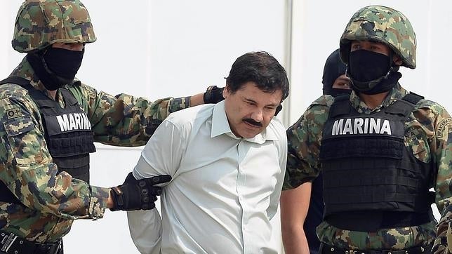 Joaquín «El Chapo» Guzmán escoltado por la Marina