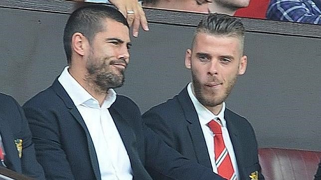 De Gea, junto a Víctor Valdés en el palco