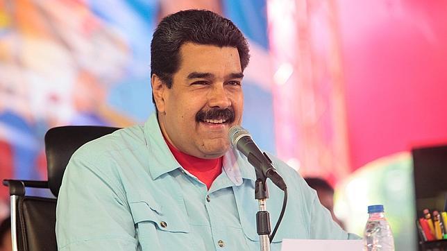 Fotografía cedida por el Palacio de Miraflores donde se observa al presidente de Venezuela Nicolás Maduro en un acto de gobierno