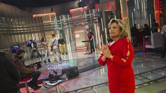 La presentadora ne el plató de televisión