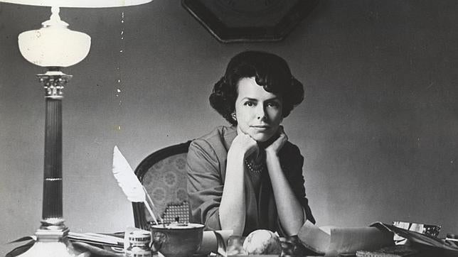 Eileen Ford en su despacho de la agencia