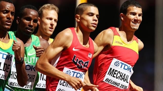 El atleta español Adel Mechaal compite en la prueba 1.500 metros en el Mundial de Pekín