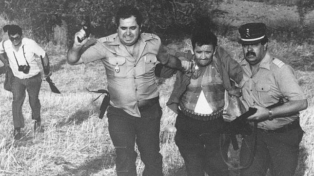 Emilio Izquierdo, poco después de ser detenido tras la matanza de Puerto Hurraco, en 1990