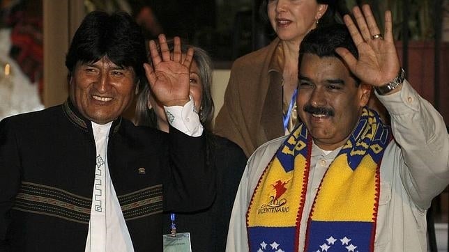 El presidente de Bolivia, Evo Morales, junto al presidente de Venezuela, Nicolás Maduro