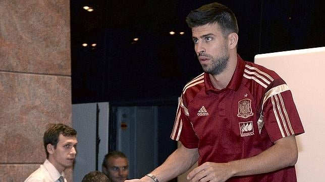 Piqué, a su llegada a Macedonia