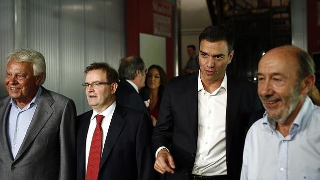 Felipe Gonzalez junto a Alfredo Perez Rubalcaba y Pedro Sanchez en la presentación de la Plataforma La Tercera Via