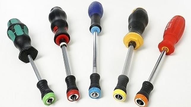 Un invento español para sujetar tornillos mientras se hacen labores de  bricolaje