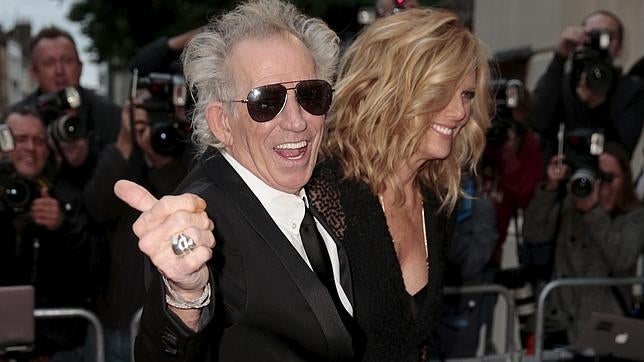 El guitarrista junto a su esposa en los premios GQ