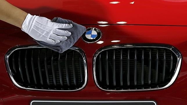El fabricante automovilístico alemán BMW caía hoy en Bolsa