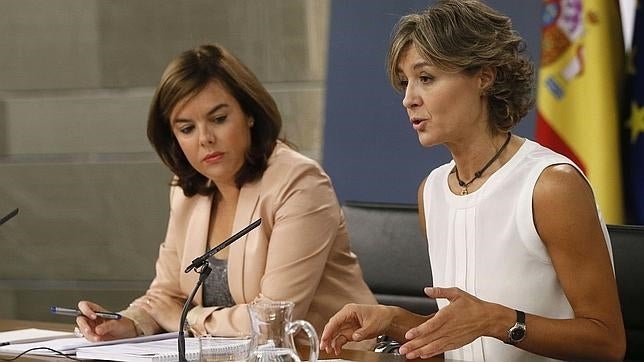 La ministra de Agricultura, Isabel García Tejerina, junto a la vicepresidenta del Gobierno