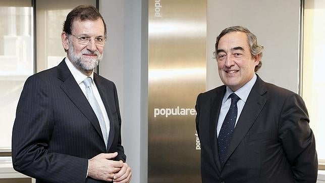 Juan Rosell, presidente de la CEOE, en una reunión con Mariano Rajoy