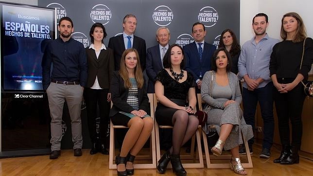 Ocho de los diez ganadores del proyecto «Españoles. Hechos de talento»