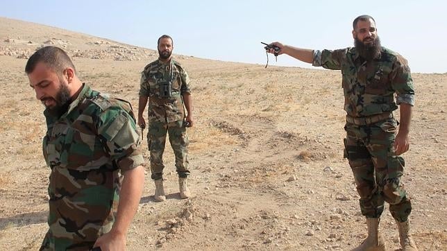 Soldados del régimen sirio este miércoles a las afueras de Alepo, en el norte del país