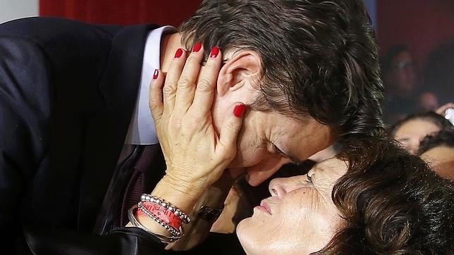 Justin Trudeau recibe el cariño de su progenitora