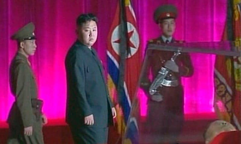 Kim Jong-un da el último adiós en 2011 a su padre, Kim Jong-il, al que sucedió en el cargo.