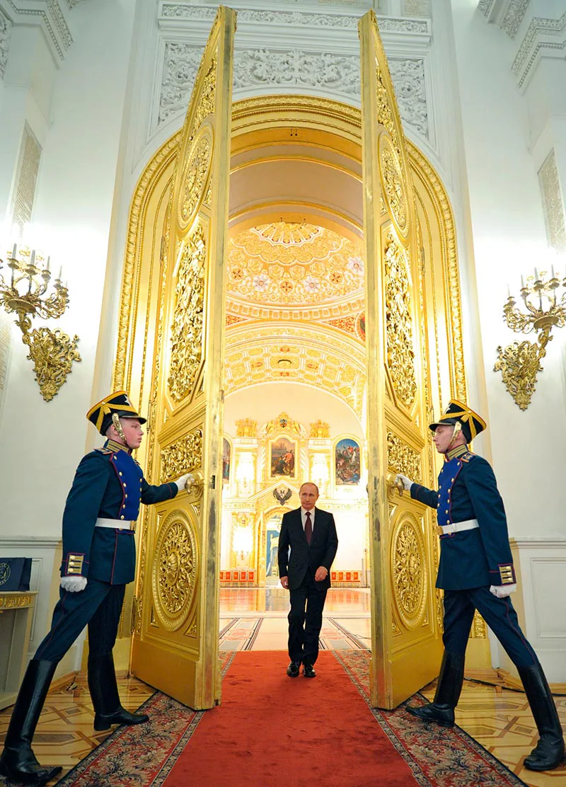 El líder ruso llega a una reunión en el Kremlin con nuevos altos oficiales de las Fuerzas Armadas y del Ministerio del Interior en 2014.