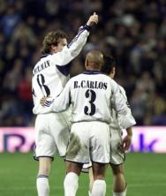 McManaman celebra su gol con Roberto Carlos. Fotos: Miguel Berrocal e Ignacio Gil