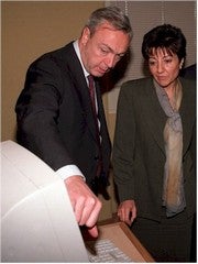 Anna Birulés junto al presidente de Prensa Española, Nemesio Fernández Cuesta