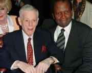 Stanley Kramer, junto a Sidney Poiters, fotografiados en 1998. Reuters