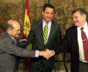 José María Cuevas, Eduardo Zaplana y Rafael Ferrando ayer en el Palau. EFE