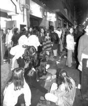 Los vecinos están hartos de los ruidos que se producen los fines de semana. P. Fontelos
