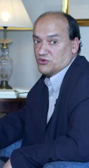 Gustavo Martín Garzo. J. M. Serrano