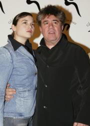 Almodóvar y Leonor Watling llegan a la «Fiesta por la Paz» en Los Ángeles. REUTERS