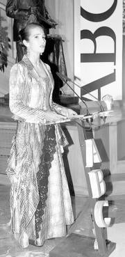 Doña Elena, durante la lectura de su discurso