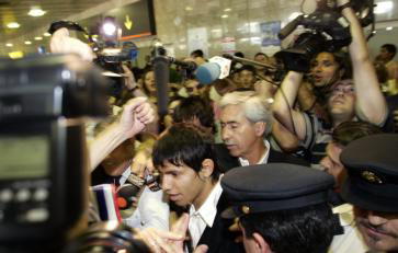 DANIEL G. LÓPEZ Sergio Agüero, a su llegada ayer a Barajas
