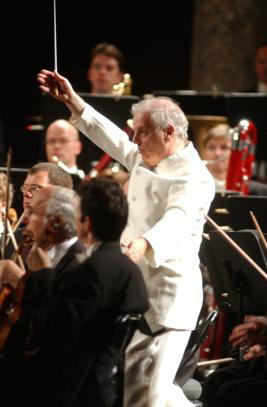 EFE Barenboim, dirigiendo en Granada