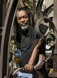 EFE Bobby McFerrin «improvisa» con Gaudí la interculturalidad